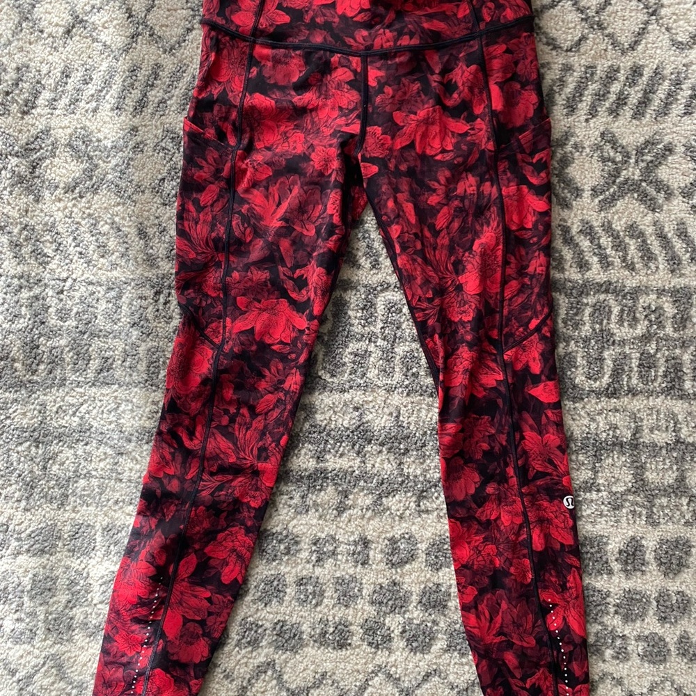 Like new lululemon pants. Worn once.